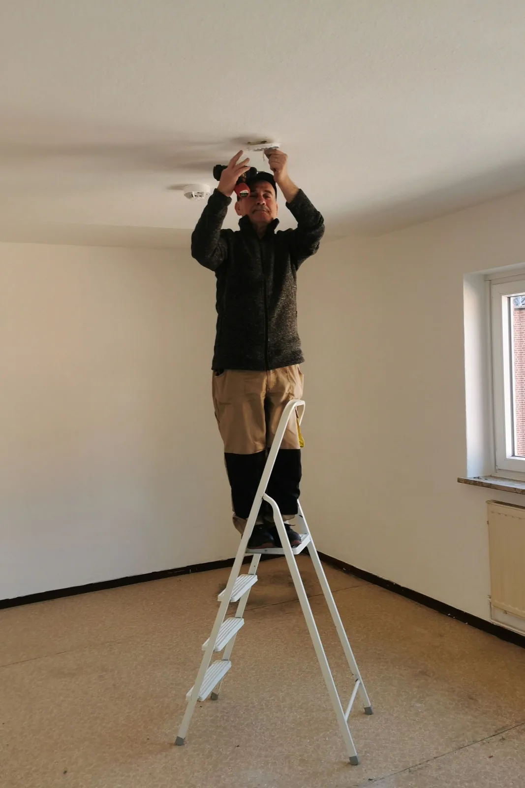 Fitting a ceiling detector from a step ladder, for ceiling fan installation in Hartford