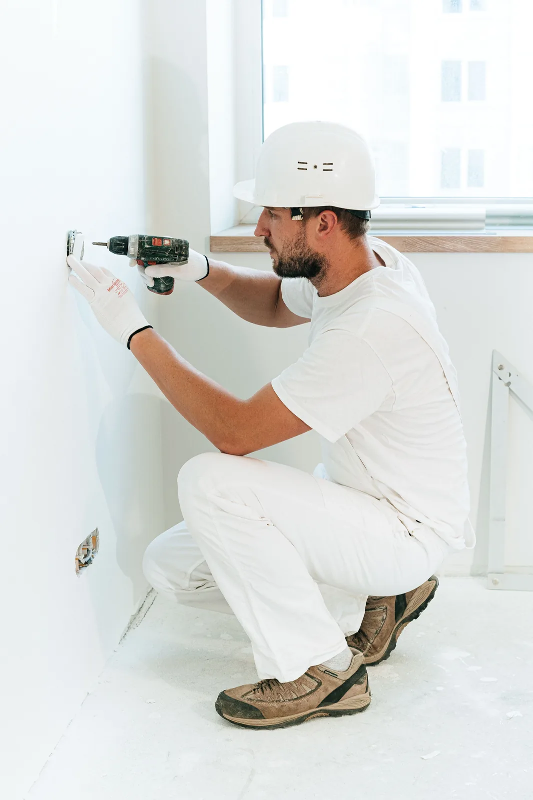 Fixing a socket into a finished wall, for electrician in Hartford